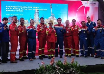 SKK Migas dan KKS Sumbagsel berfoto bersama. (Foto SKK Migas)