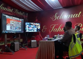 Zoom meeting Operasi Lilin 2022 dari Pos Pengamanan Natal 2022 dan Tahun Baru 2023 Polresta Jambi di Tugu Keris Siginjai, Kota Jambi, Sabtu Malam (31/12/2022).(foto siklusjambi.com)