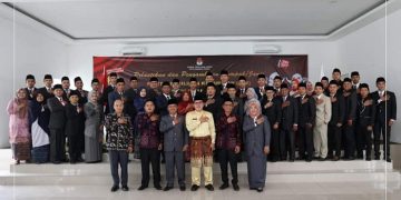 Para PPK dari 8 kecamatan di Kota Sungaipenuh yang barus dilantik. (Foto Wahyu)