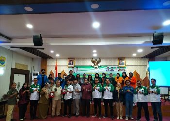 Panitia, Narasumber, dan Peserta FGD APRI Provinsi Jambi yang membahas soal izin tambang rakyat berfoto bersama usai diskusi. (Foto Humas APRI Provinsi Jambi/Jogi Sirait)