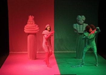 Pertunjukan teater musikal yang tersaji dalam bentuk minim kata, di Taman Budaya Jambi, Selasa (10/1/2023). (Foto Koordinator Media, Publikasi dan Perizinan /Hendri Nursal)
