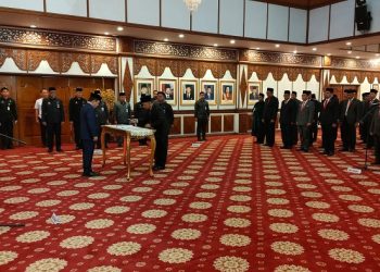 Pelantikan Pejabat Eselon III Pemprov Jambi di aula rumah dinas Gubernur Jambi, Jumat (13/01/2023). Dok. Siklusjambi.id