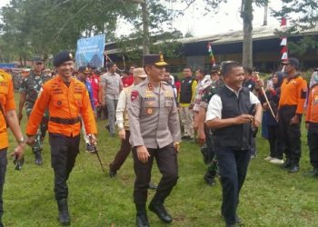 Kapolda Jambi, Irjen Pol Rusdi Hartono, saat mengikiti apel kesiapsiagaan erupsi Gunung Kerinci, di lapangan PT PN6 Kayu Aro, Kerinci, Sabtu (14/1/2023). (Foto Humas Polda Jambi)