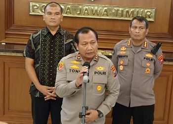 Kapolda Jawa Timur, Irjen Pol Toni Harmanto, saat konfrensi pers di Gedung Tribrata Mapolda Jatim (Dok Humas Polda Jatim)