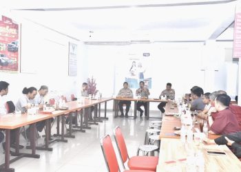 Silaturahmi antara Kapolda Jambi dan pengemudi Ojek Online di Kota Jambi, Jumat (27/1/2023). (Foto Humas Polda Jambi)