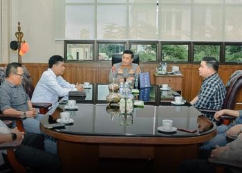 Kunjungan SMSI Provinsi Jambi di ruang kerja Kapolda Jambi, Selasa (31/1/2023). (Foto Humas Polda Jambi)