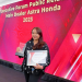 Public Relations Supervisor Sinsen, Ajeng Tria, saat menerima penghargaan Public Relations Honda Award 2022 di Hotel Santika Kelapa Gading, Jakarta (25/1/2023). [dok Tim Public Relations Honda Award 2022]