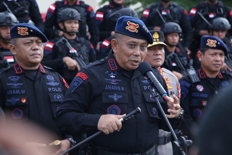 Pelepasan personel Korps Brimob Polri untuk mengikuti kegiatan perlombaan UAE SWAT Challenge ke-4 di Al Raweyah, Dubai, Uni Emirat Arab (UEA). (Foto Humas Polri)