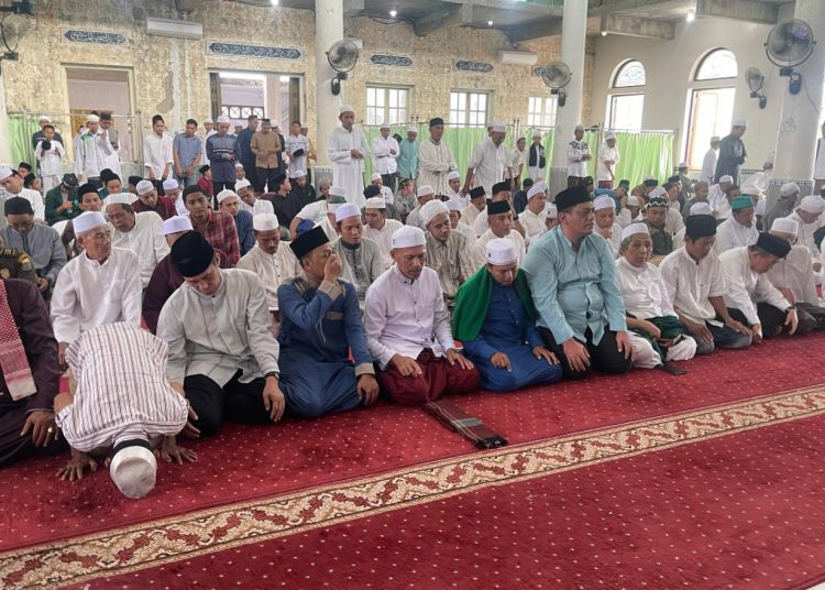 Acara Ziarah Kubro dan Haul Masyayikh dalam rangka peringatan 1 Abad Perukunan Tsamaratul Insan di Jambi Seberang, Kota Jambi, Minggu (26/2/2023). (Foto Siklusjambi.id)