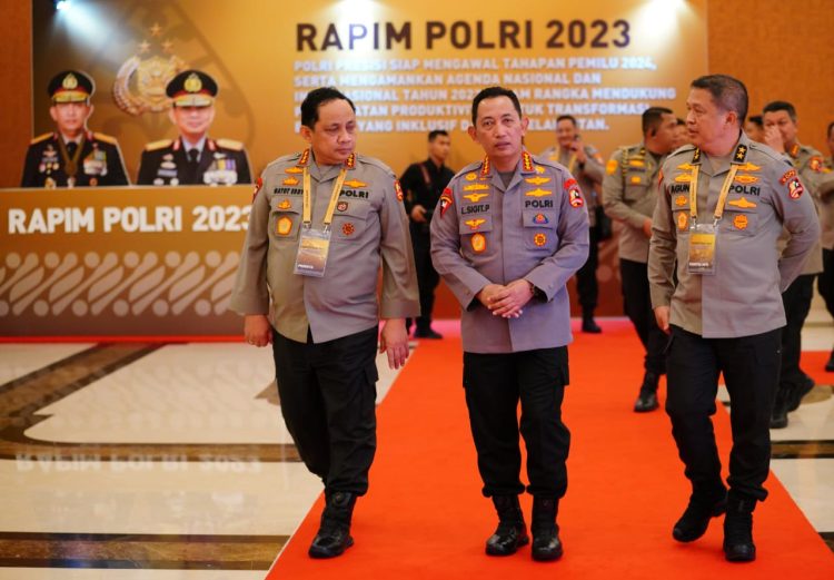 Kapolri, Jenderal Listyo Sigit Prabowo, saat diwawancara awak media usai menutup Rapim Polri 2023, Kamis (9/2/2023). (Foto Humas Polri)