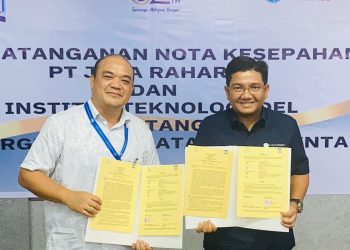 Perwakilan Jasa Raharja dan Pimpinan Institut Teknologi Del usai melakukan teken kerja sama. (Foto Humas Jasa Raharja Jambi/Riska)