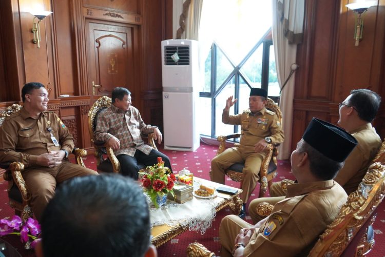 Al Haris saat menerima Audiensi PASI Provinsi Jambi diKantor Gubernur Jambi, Senin (13/02/2023). foto: Novriansah - Kominfo)