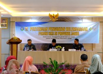 Wakil Gubernur (Wagub) Jambi, Abdullah Sani, saat membuka acara Pertemuan Penguatan Kelembagaan Kabupaten/Kota Sehat Tingkat Provinsi Jambi Tahun 2023 di Hotel Ceria, Kota Jambi, Selasa (14/2/2023). (Diskominfo Provinsi Jambi/Sopbirin)