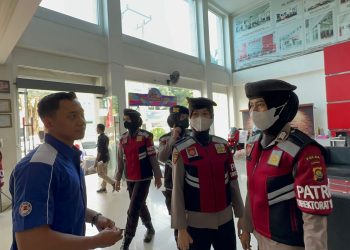 Polwan Ditsamapta Polda Jambi melakukan patroli keliling Kota Jambi pada Selasa pagi (14/2/2023). (Foto Humas Polda Jambi)