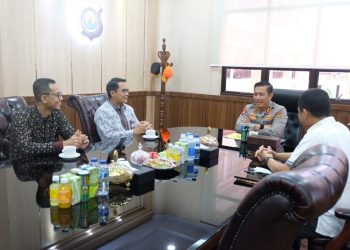 Kapolda Jambi menerima kunjungan silaturahmi Kepala BI Jambi beserta rombongan di Mapolda Jambi, Rabu (15/2/2023). (Foto Humas Polda Jambi)