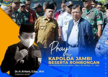 Gubernur Jambi, Al Haris, saat memantau proses evakuasi di Posko Desa Tamiai, Kecamatan Batangmerangin, Kerinci, Senin (20/2/2023). (Foto Pariwarajambi/Riky)