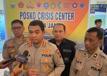 Kabid Humas Polda Jambi, Kombes Pol Mulia Prianto saat memberikan keterangan pers. (Foto Humas Polda Jambi)
