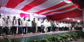 Al Haris saat menghadiri Tabliqh Akbar di Desa Gemuruh, Kabupaten Tanjab Barat, pada selasa malam (22/02/2023). (Dok. Latiful Anshori)