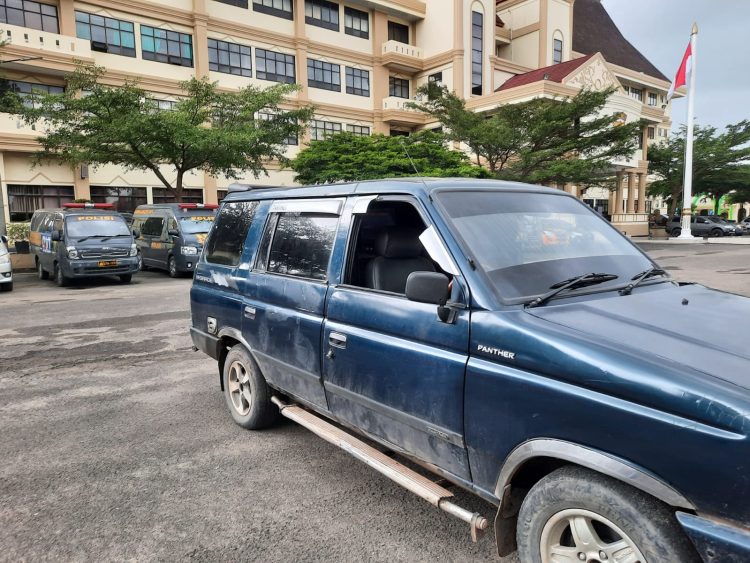 Satu unit mobil yang diamankan Polda Jambi, diduga melangsir BBM dengan tangki modifikasi. (Foto Humas Polda Jambi)