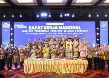 momen foto bersama usai melaksanakan Rakernas APPSI Tahun 2023 di Balikpapan, Jum’at (24/02/2023). (Dok. Kominfo/Richi)