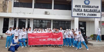 Kegiatan edukasi safety riding yang digelar Sinsesen di salah satu sekolah yang berada di Kota Jambi. (Foto Sinsen)