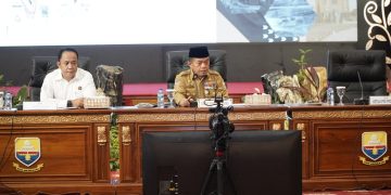 Gubernur Al Haris pada Rakor Pembahasan Pengelolaan Pengangkutan Batubara di Auditorium Rumdis, Senin (27/02/2023). (Dok. Diskominfo Provinsi Jambi/Harun)