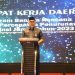 Sekda Sudirman saat memberi kata sambutan pada Rakerda Program Bangga Kencana dan Forum Koordinasi Percepatan Penurunan Stunting Tingkat Provinsi Jambi Tahun 2023, di Hotel Aston Jambi, Selasa (28/02/2023). (Foto: Diskominfo/Agus)