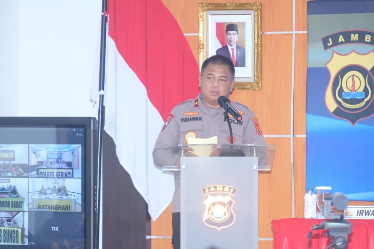 Wakapolda Jambi, Brigjen Pol. Yudawan R saat menyampikan sambutan nya pada pelaksanaan Taklimat awal Audit kinerja rutin Itwasda Polda Jambi Tahap I T.A 2023 pada Selasa, (07/03/23). (Dok.Lilik Polda Jambi)