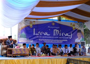 Wagub Abdullah Sani saat menghadiri Isra Miraj Nabi Muhammad SAW di Desa Teluk Rendah Ilir, Kecamatan Tebo Ilir, Kabupaten Tebo, Rabu (8/3/2023). (Dok. Diskominfo Provinsi Jambi/Riki)