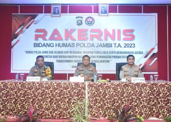 Wakapolda Jambi Brigjen Pol. Yudawan R menghadiri sekaligus membuka Rakernis Bidhumas Polda Jambi T.A 2023 di Aula Resort dan Hotel Rumah Kito Mayang Mangurai pada Kamis, (09/03/23). (Dok. Humas Polda Jambi/Lana)