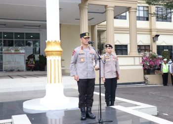 Kapolda Jambi saat memimpin apel pagi di lapangan hitam Mapolda Jambi. Senin, (13/03/2023). (Dok. Humas Polda)