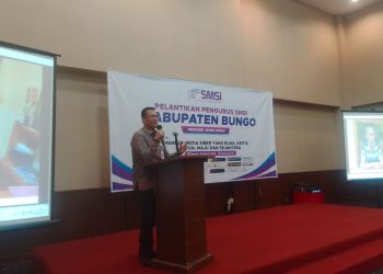 Kadis Kominfo Provinsi Jambi, Ariansyah saat memberi sambutan pada Pelantikan Pengurus SMSI di Hotel Amaris, Bungo, Kamis (16/03/23). (Dok. Deni)