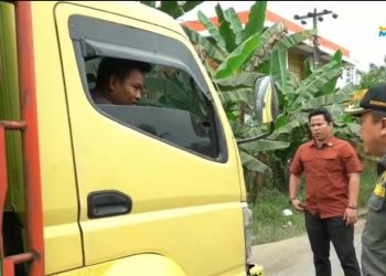 Gubernur Al Haris tegur keras sopir batu bara yang beroperasi siang hari, Kamis (16/3/2023). (Dok. Capture video) 