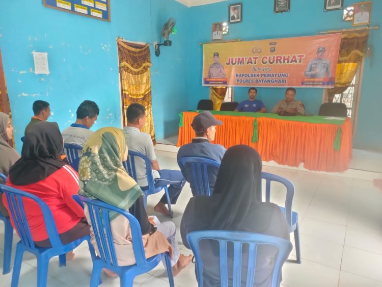 Kegiatan Jumat Curhat di Balai Desa Senaning, Kecamatan Pemayung Kabupaten Batanghari Jambi, Jumat (17/03/2023). (Foto: Arian Arifin)