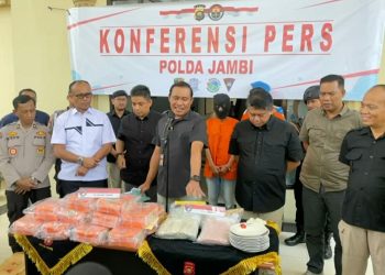 Polda Jambi gelar Press Release pengungkapan kasus tindak pidana penyalahan Narkoba di Mapolda Jambi, Selasa (21/3/2023). (Dok. Ega)