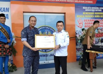 Al Haris dan Brigjen Pol Wisnu Handoko Pada peresmian gedung BNNP Jambi di Kota Baru, Rabu (22/03/2023). (Dok. Firdaus)