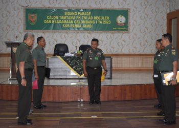 Danrem 042/Gapu saat Pimpin Sidang Parade Tamtama PK Gelombang I TA 2023 Sub Panda Jambi di Balai Prajurit Makorem 042/Gapu, Rabu (22/03/2023). (Dok.Penrem 042/Gapu- Hatta)