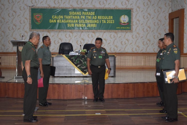 Danrem 042/Gapu saat Pimpin Sidang Parade Tamtama PK Gelombang I TA 2023 Sub Panda Jambi di Balai Prajurit Makorem 042/Gapu, Rabu (22/03/2023). (Dok.Penrem 042/Gapu- Hatta)