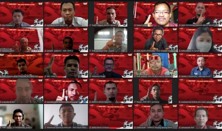 Guru SMK mitra binaan AHM mengikuti webinar Astra Honda Talknology dengan tema Asik-Asik Belajar Motor Listrik yang digelar pada 21 Maret 2023. [Dok. PT AHM]