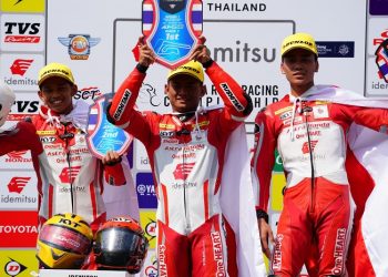 Pebalap AHRT naik podium pada ajang Asia Road Racing Championship kelas Asia Production (AP) 250 di Chang International Circuit, Buriram, Thailand (25/03/2023). (Dok. AHM)