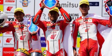 Pebalap AHRT naik podium pada ajang Asia Road Racing Championship kelas Asia Production (AP) 250 di Chang International Circuit, Buriram, Thailand (25/03/2023). (Dok. AHM)