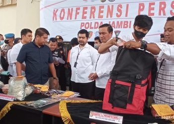 Barang bukti Narkotika jaringan Pekanbaru yang berhasil diungkap oleh Polda Jambi dalam konferensi pers di Mapolda Jambi, Rabu (29/3/2023). [Foto: Ega]