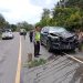 Mobil Toyota Fortuner yang ditumpangi Wakil Ketua DPRD Tanjab Barat yang terlibat kecelakaan dengan pesepeda motor Yamaha Mio M3 Nopol BH 5004 di Jalan Lintas Timur, Kamis (30/3/23). (Foto: Arian Arifin)