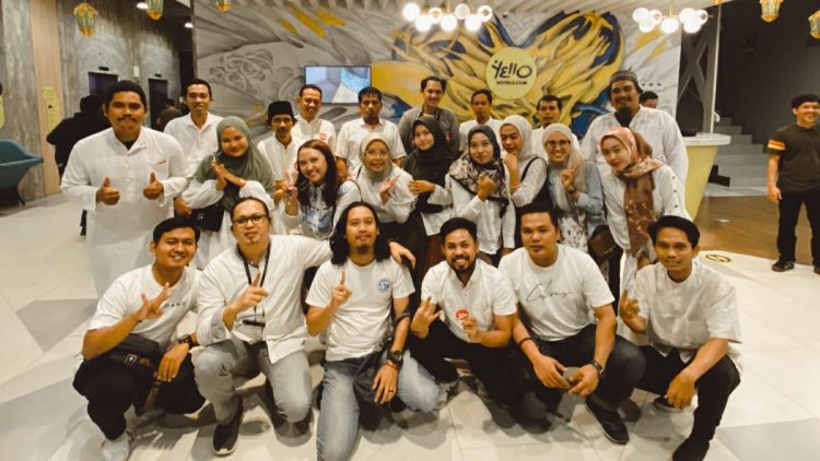 Momen foto bersama usai buka bersama di Yello Hotel, (8/4/23). (Dok, Ajeng -Sinsen)