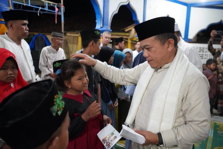 Gubernur Al Haris, saat Safari Ramadhan 1444 H di Desa Rawa Jaya, Kecamatan Tabir Selatan, Kabupaten Merangin, Sabtu (08/04/2023) (Foto: Diskominfo/Novriansah)