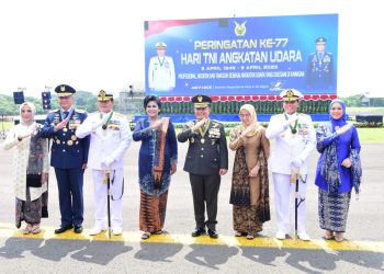 Kasad, Jenderal TNI Dr. Dudung Abdurachman saat menghadiri Peringatan HUT ke-77 TNI AU di Lanud Halim Perdana Kusuma, Jakarta, Minggu (9/4/2023). (Dok. Dispenad)