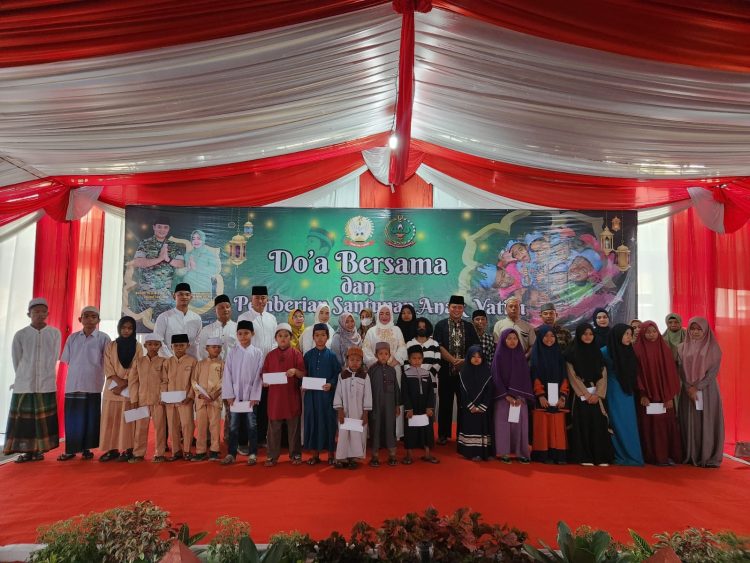 Korem 042/Gapu Gelar  Doa Bersama dibarengi dengan santunan kepada anak-anak dan pengurus Panti Asuhan di Makorem 042/Gapu,  Sabtu (15/4/2023). (Dok. Penrem 042/Gapu)