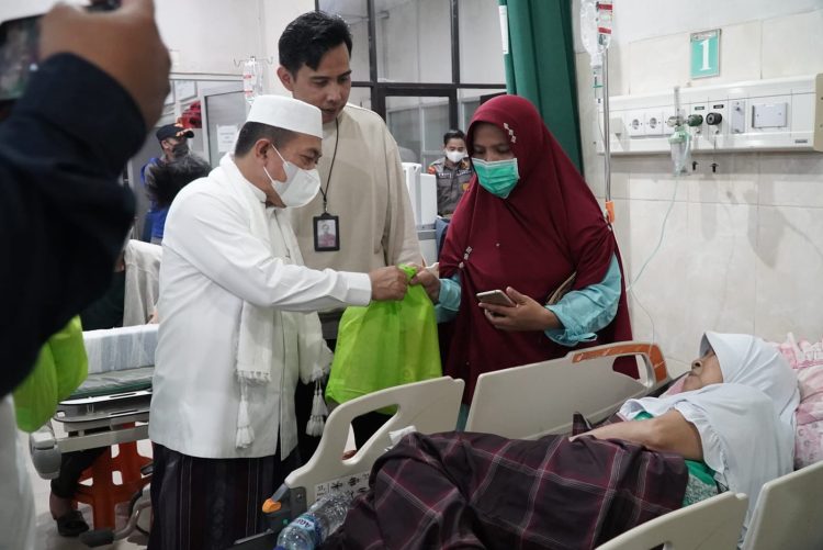 Al Haris saat, Kunjungi Nakes dan Pasien di RSUD Raden Mattaher (Foto: Harun -  Kominfo)