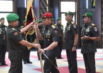 Kasad Jenderal TNI Dr. Dudung Abdurachman saat pimpin Sertijab  Empat Jabatan strategis di lingkungan TNI  AD  di Aula A.H Nasution, Mebesad Jakarta, Jumat (28/04/2023). (Dok. Dispenad)