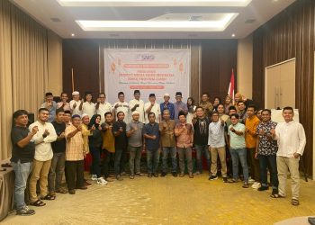 Momen foto bersama Pengurus dan Anggota SMSI Provinsi Jambi usai buka bersama di Luminor Hotel, kota Jambi pada Sabtu (1/4/2023). (Dok. Surtan)